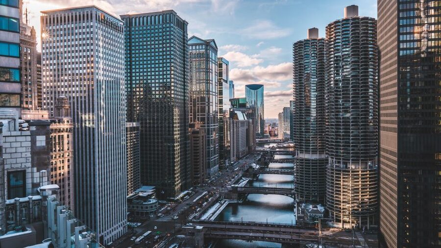 Chicago: Guided Tour with Architecture River Cruise - What the small group and vehicle change