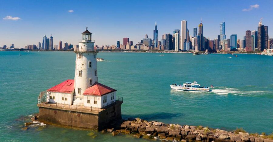 Chicago: Narrated Sightseeing River and Lake Cruise - Start beneath Michigan Avenue and Wacker Drive