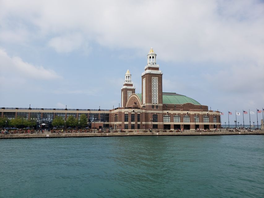 Chicago: Narrated Sightseeing River and Lake Cruise - Lake Michigan opens the city wide