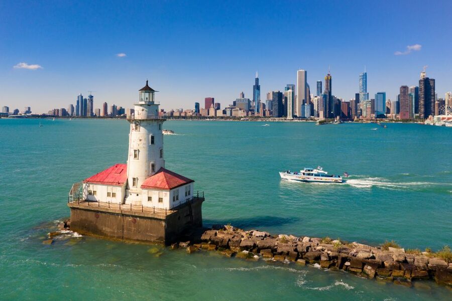 Chicago: Narrated Sightseeing River and Lake Cruise - The Chicago River puts the buildings overhead
