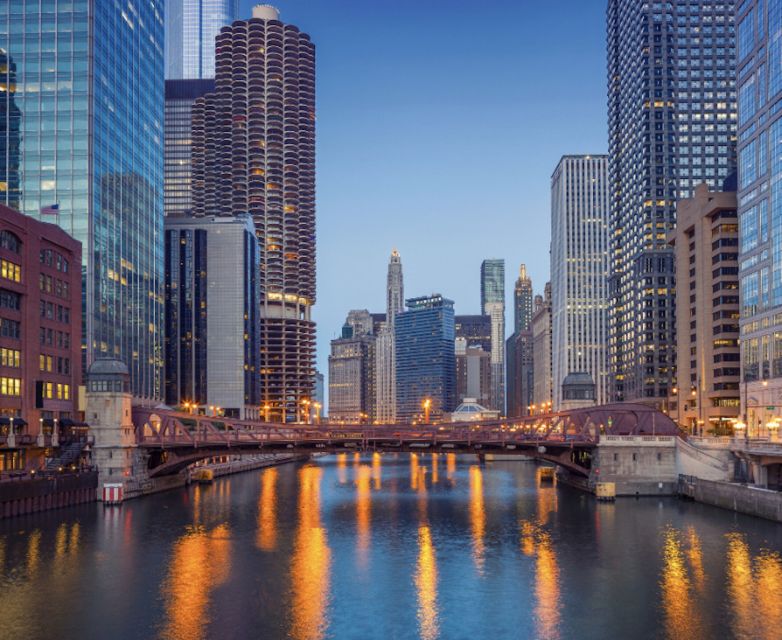 Chicago River: 1.5-Hour Guided Architecture Riverboat Tour - Free coffee, lemonade, and a floating bar