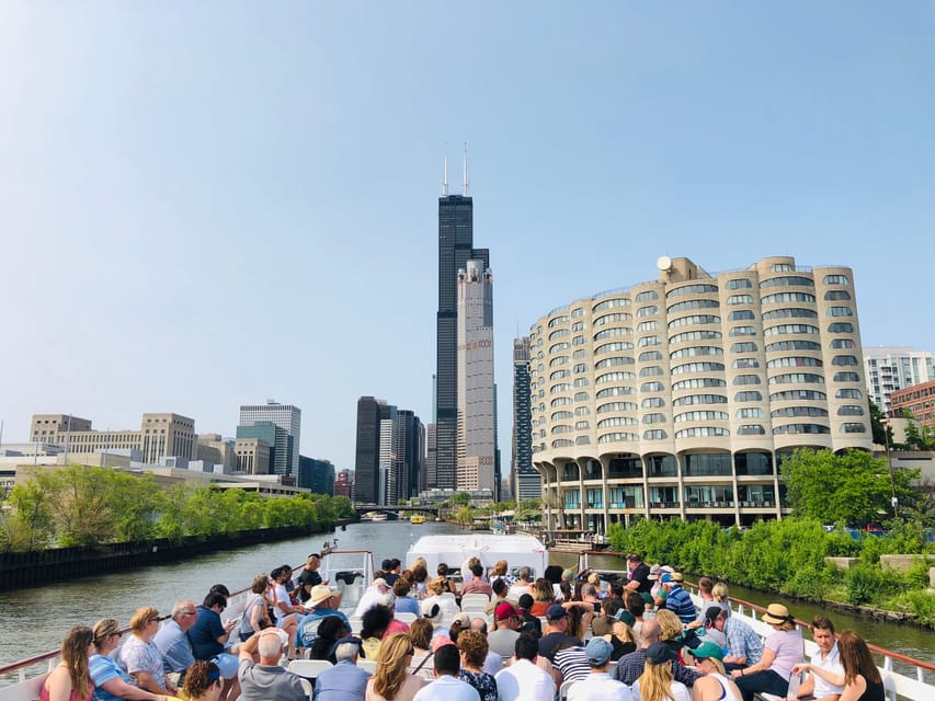 Chicago River: 90-Min Architecture Boat Tour - What the guide adds to the buildings