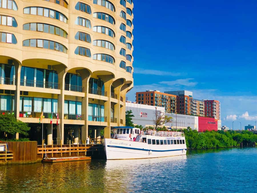 Chicago River: 90-Min Architecture Boat Tour - Finding the dock at 900 South Wells