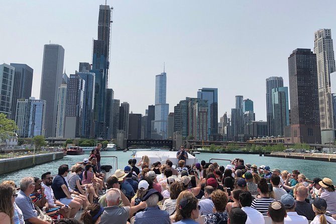Chicago River 90-Minute Architecture Boat Tour - Why a river cruise is the right way to read Chicago