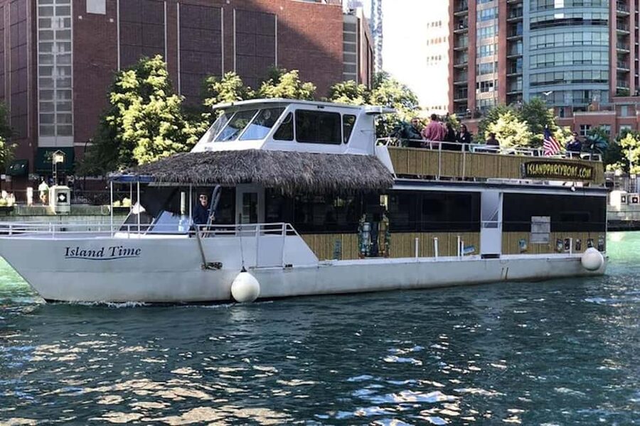 Chicago: Tiki Bar Cruise on Chicago River or Lake Michigan - The main branch: Chicago’s urban stage