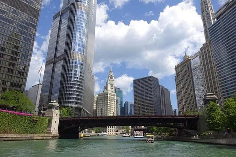 Chicago: Tiki Bar Cruise on Chicago River or Lake Michigan - A bar cruise, not a drink-included tour