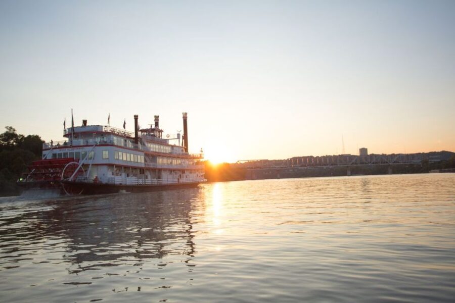 Cincinnati: Ohio River Cruise with Buffet Dinner - Boarding at Newport Landing on Riverboat Row