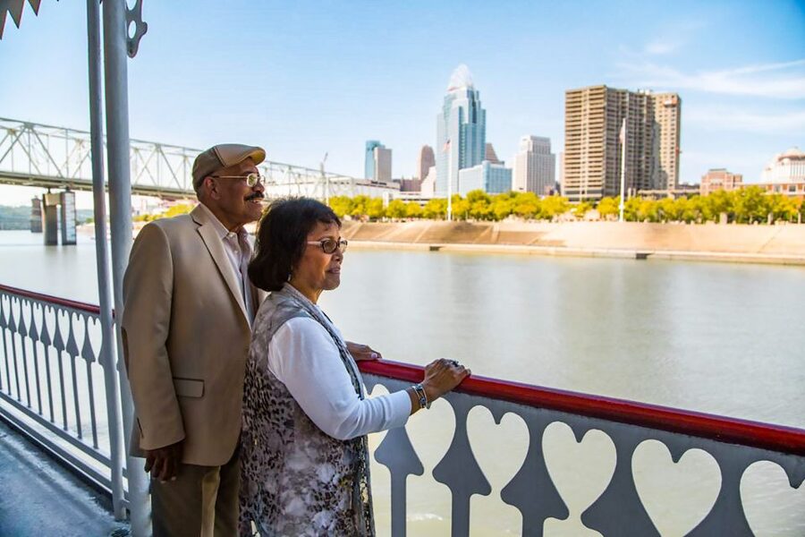 Cincinnati: Riverboat Cruise with Lunch and Entertainment - Should you book the Cincinnati riverboat lunch cruise?