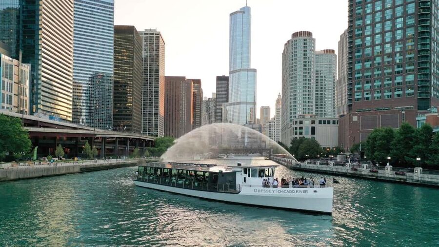 City Cruises Chicago: Brunch, Lunch, or Dinner River Cruise - Following the riverfront from the DuSable Bridge to Wolf Point