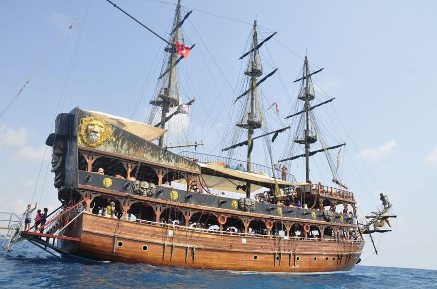 City of Side: Manavgat River Boat Lunch Cruise & Bazaar Tour - Two hours among the stalls at Manavgat Bazaar