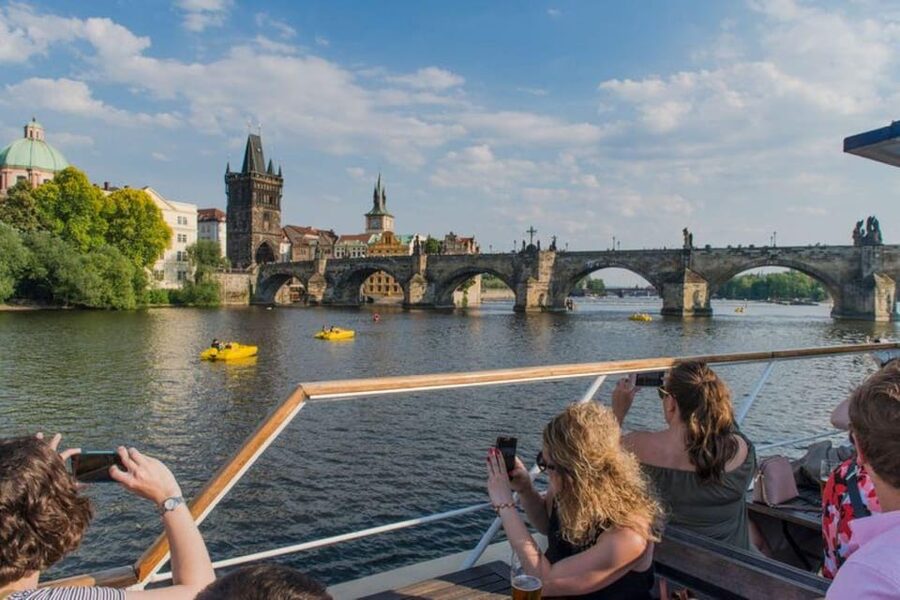 City Sightseeing Prague HOHO Bus, Castle Tour + River Cruise - Prague Castle and St. Vitus Cathedral