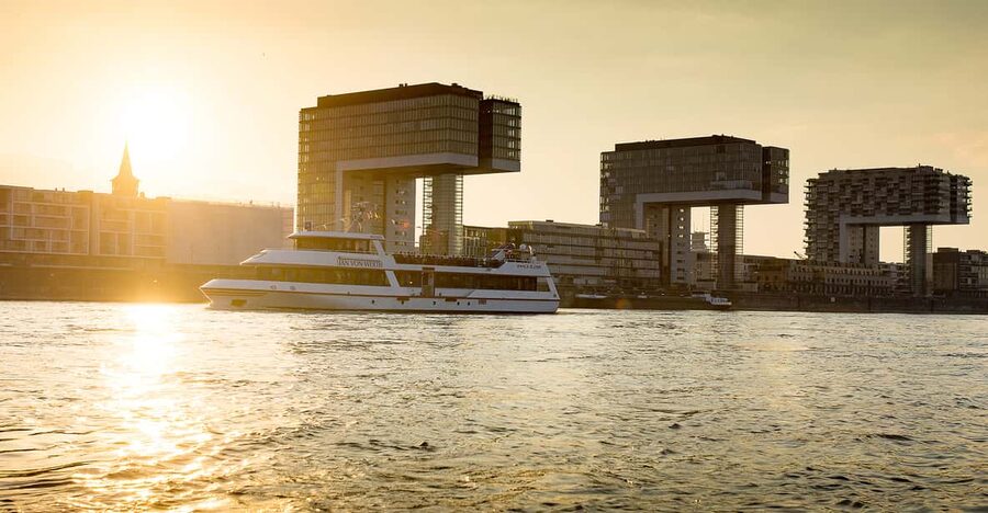 Cologne: 2-Hour Evening Cruise on the Rhine River - Picking the right seat on the boat