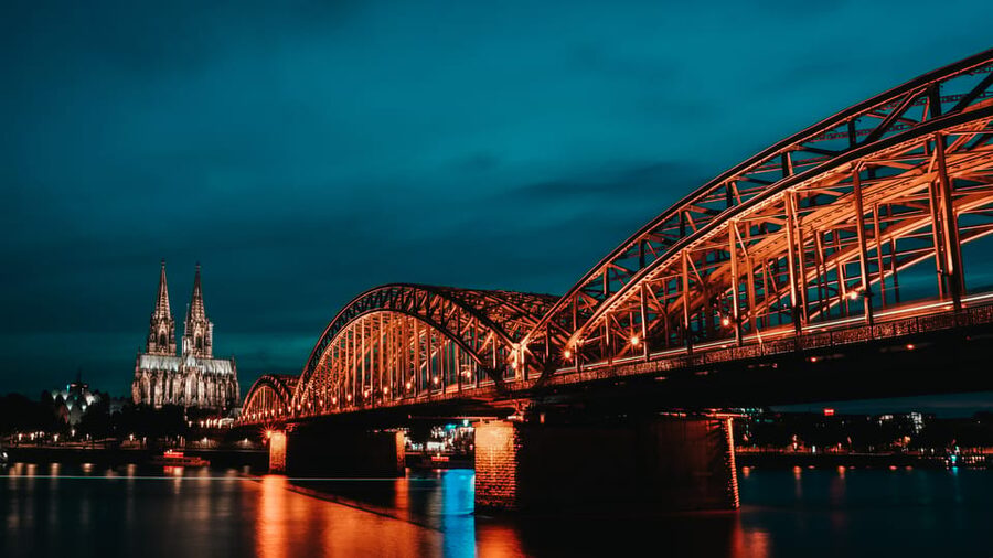 Cologne: Rhine River Winter Cruise with Festive Music - Live Christmas songs and a relaxed mood