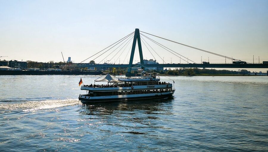 Cologne: Top Sights Rhine River Cruise - Skyline Tour - Rheinauhafen and the L-shaped crane houses