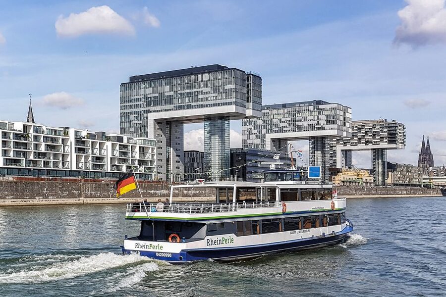 Cologne: Top Sights Rhine River Cruise - Skyline Tour - Seating, service, and comfort onboard