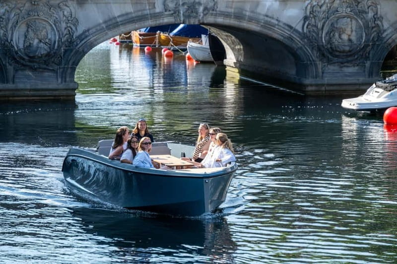 Copenhagen: 1 or 2-Hour Canal Tour in Silent Electric Boats - Choosing one hour or two