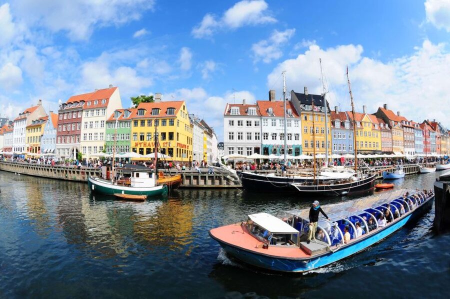 Copenhagen: Canal Boat Cruise & Old Town/Nyhavn Walking Tour - The Round Tower, cathedral, and Old Town pace