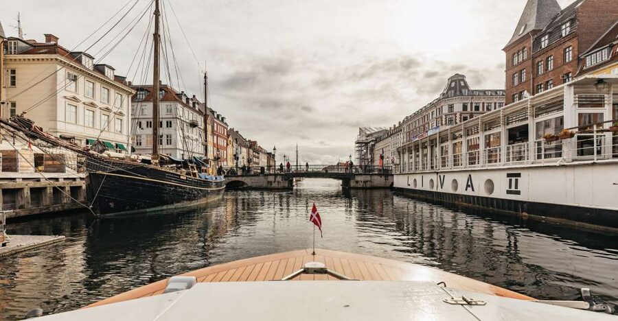 Copenhagen: Canal Cruise with Guide - A fast introduction to Copenhagen from the harbor
