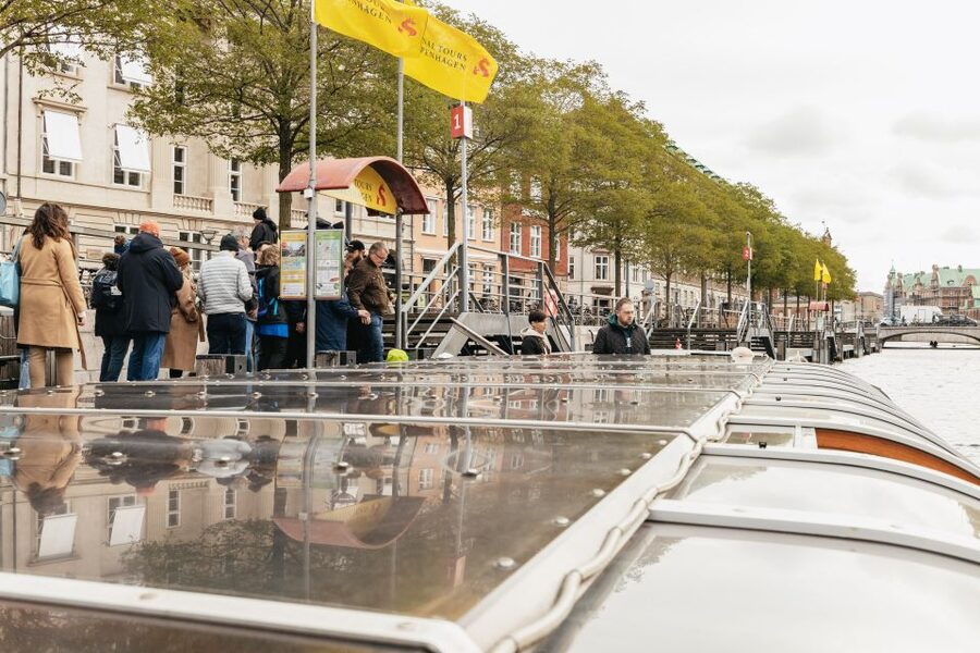 Copenhagen: Canal Cruise with Guide - The Royal Library and Slotsholmen on the return route