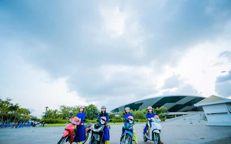 Da Nang By Night & Han River Dragon Cruise with a local food - 6:00 p.m. begins with Da Nang’s famous bridges