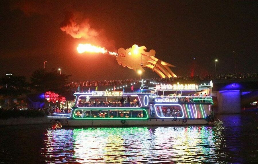 Da Nang: Han River Local Cruise by Night - The river ride, from the first lights to Dragon Bridge