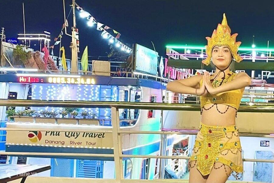 Da Nang: Han River Local Cruise by Night - The Dragon Bridge fire and water show at 9 PM
