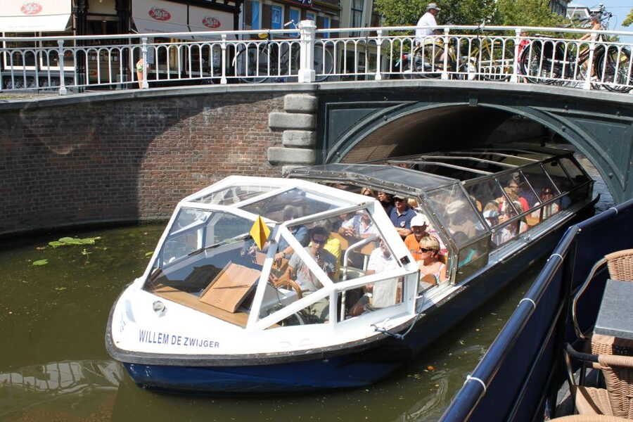 Delft: Canal Cruise with Guided Commentary - Seeing Delft from Koornmarkt 113