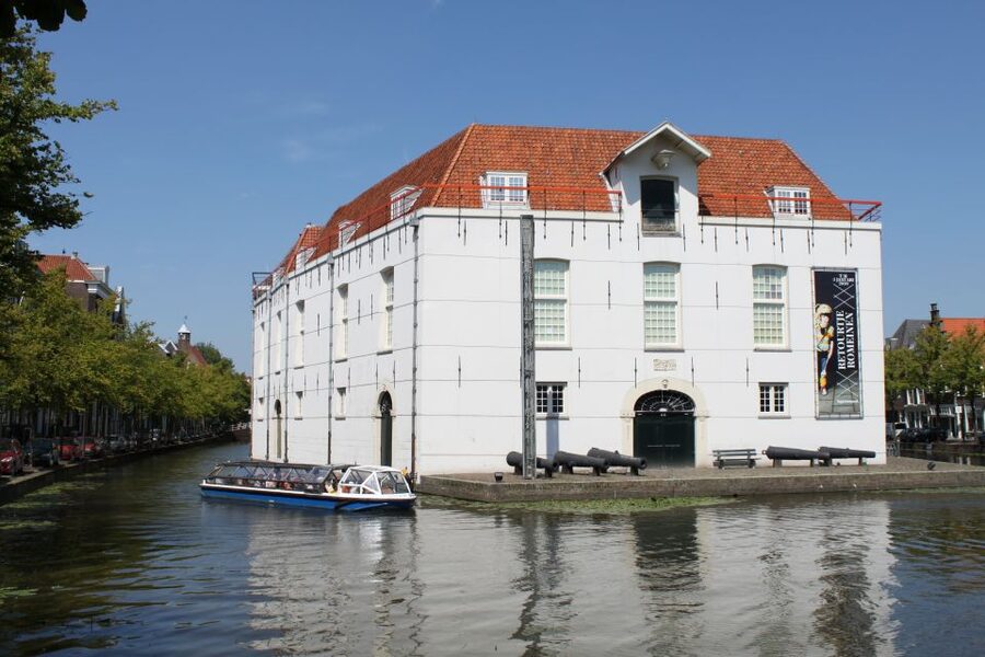 Delft: Canal Cruise with Guided Commentary - Why the captain matters on Delft’s narrow waterways