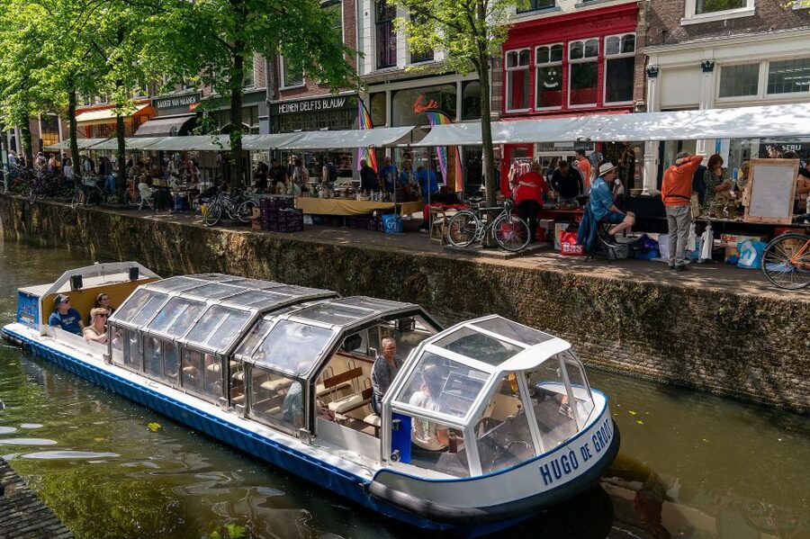 Delft: Canal Cruise with Guided Commentary - Covered boats, glass roofs, and the photo question