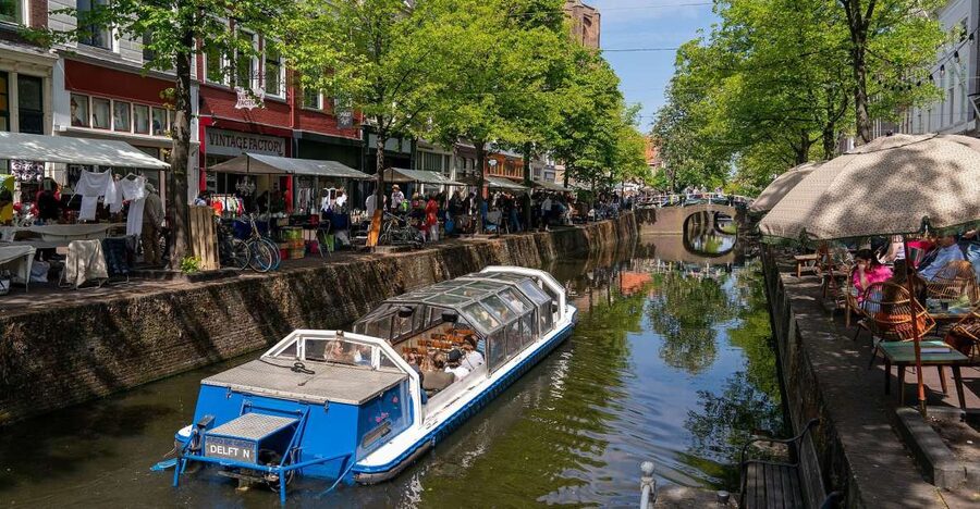 Delft: Canal Cruise with Guided Commentary - Seating and comfort on board