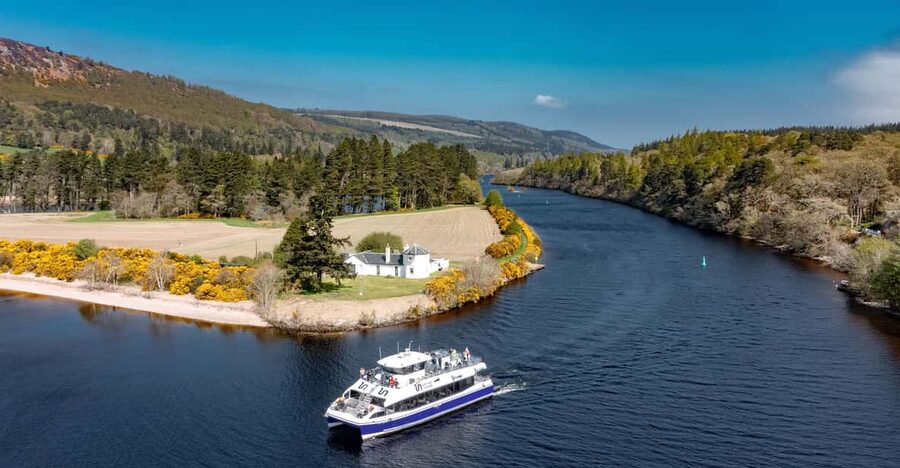 Dochgarroch: Caledonian Canal and Loch Ness 50min Cruise - What you see along the canal