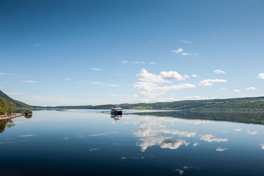 Dochgarroch: Loch Ness and Caledonian Canal 2-Hour Cruise - How good is the guide commentary?