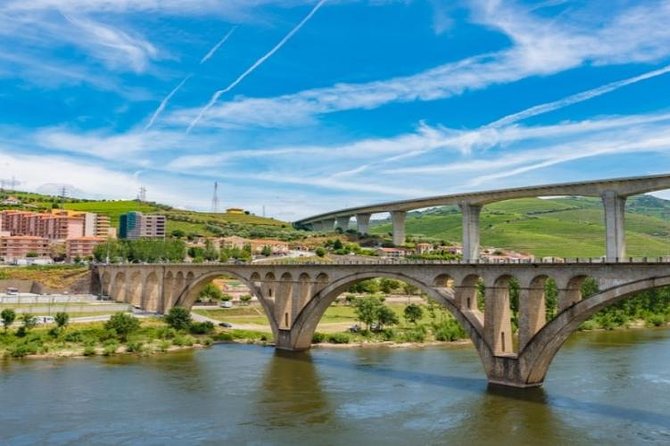 Douro Valley and Régua Panoramic Cruise with Lunch from Porto - The six-hour return by boat