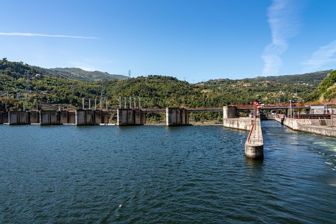 Douro Valley Cruise Porto to Pinhão: Breakfast, Lunch and Tasting - Key points before you book