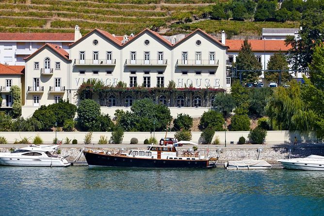 Douro Valley Cruise Porto to Pinhão: Breakfast, Lunch and Tasting - Arriving in Pinhão and visiting a wine estate