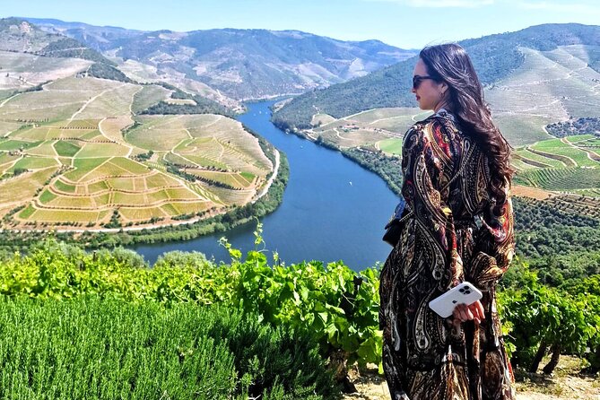 Douro Valley-Expert Guide-Boat-Lunch-Tastings-Offer wine bottle - Why this Douro Valley day works so well