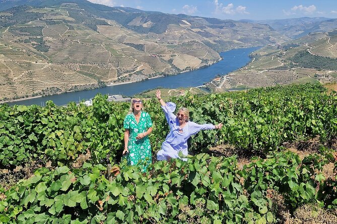 Douro Valley-Expert Guide-Boat-Lunch-Tastings-Offer wine bottle - Price, pace, and what is included