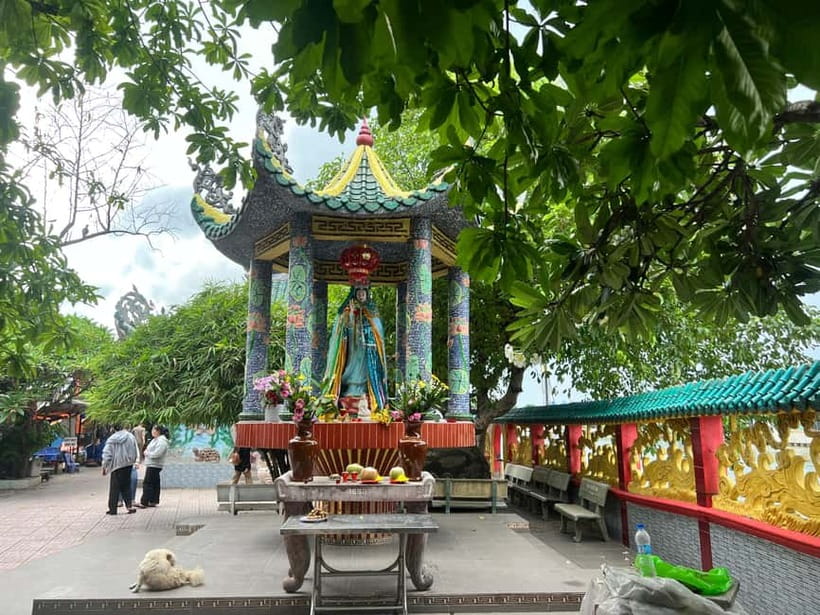 Dragon Floating Temple & Simulate Mekong Island by SpeedBoat - Boat size, comfort, and practical limits