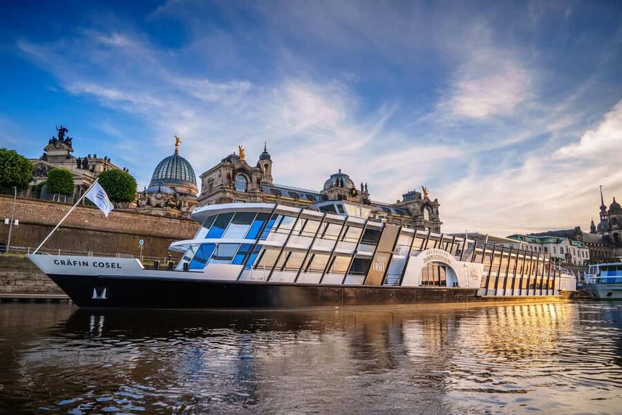 Dresden: Christmas Lunch - festive river cruise - Boarding near Dresden’s Old Town