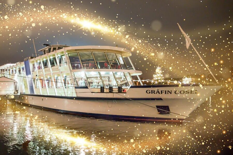 Dresden: Christmas Lunch - festive river cruise - A three-course meal served on the ship