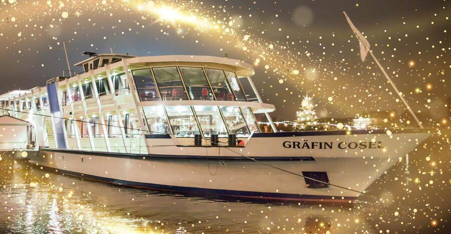 Dresden: Christmas Lunch - festive river cruise - From Dresden’s Old Town toward Pillnitz Castle