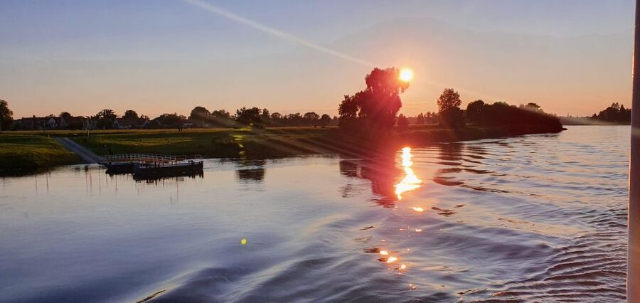 Dresden: Evening River Cruise with Dinner - Boarding near Dresden’s historic center