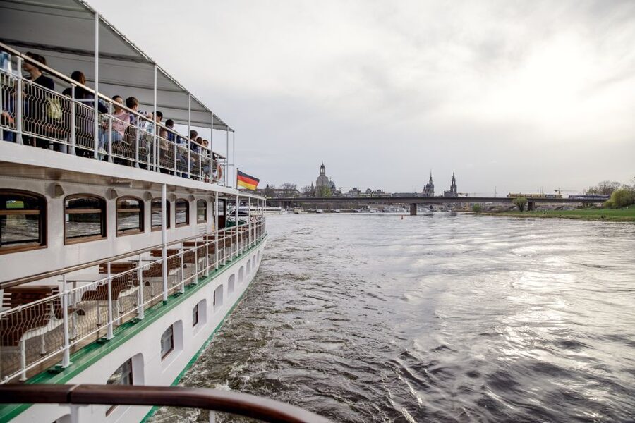 Dresden: River Sightseeing Boat Cruise - Choosing the best time and seat