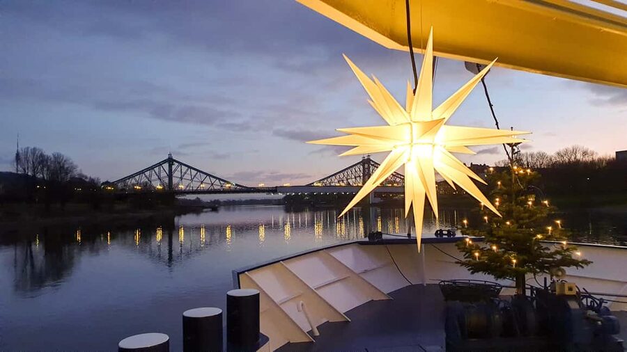 Dresden: Winterlights Evening River Cruise with Dinner - Key points to know before booking
