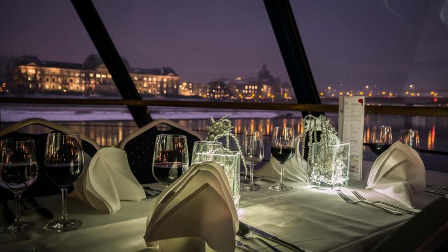 Dresden: Winterlights Evening River Cruise with Dinner - Why this Dresden evening cruise works in winter