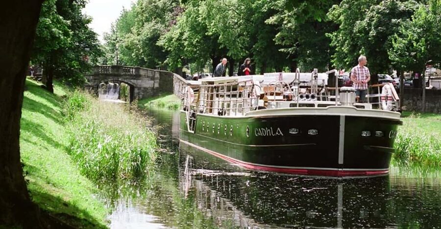 Dublin: Grand Canal Cruise with Dinner - A quiet evening on Dublin’s Grand Canal