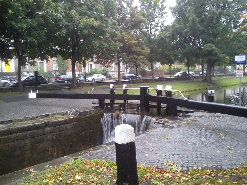 Dublin: Grand Canal Cruise with Dinner - Passing through the old timber locks