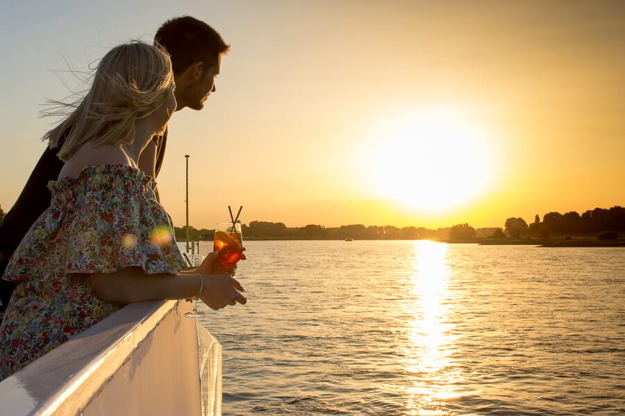 Düsseldorf: 2-Hour Evening Rhine River Cruise with Live DJ - What you will see along the two-hour route