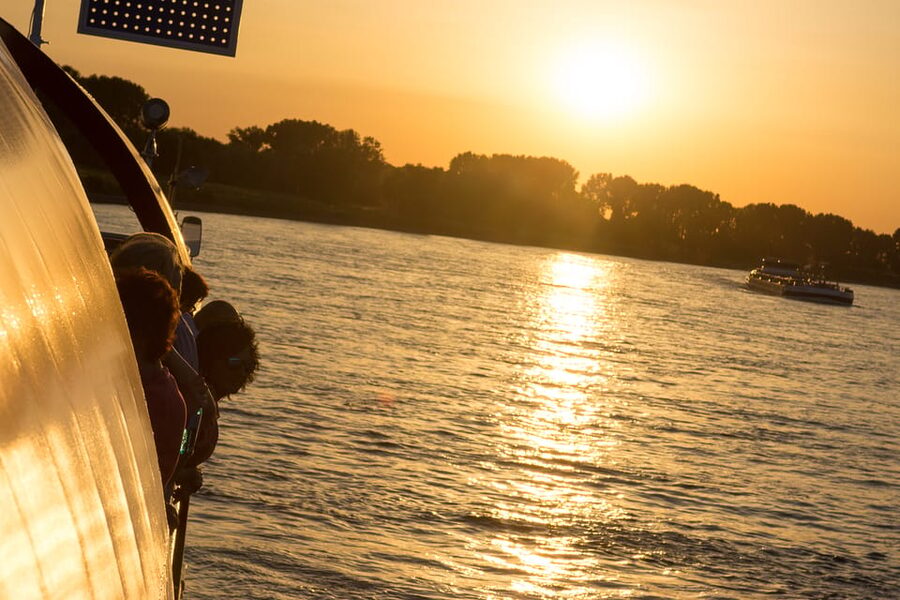 Düsseldorf: 2-Hour Evening Rhine River Cruise with Live DJ - Who will enjoy this Rhine cruise most