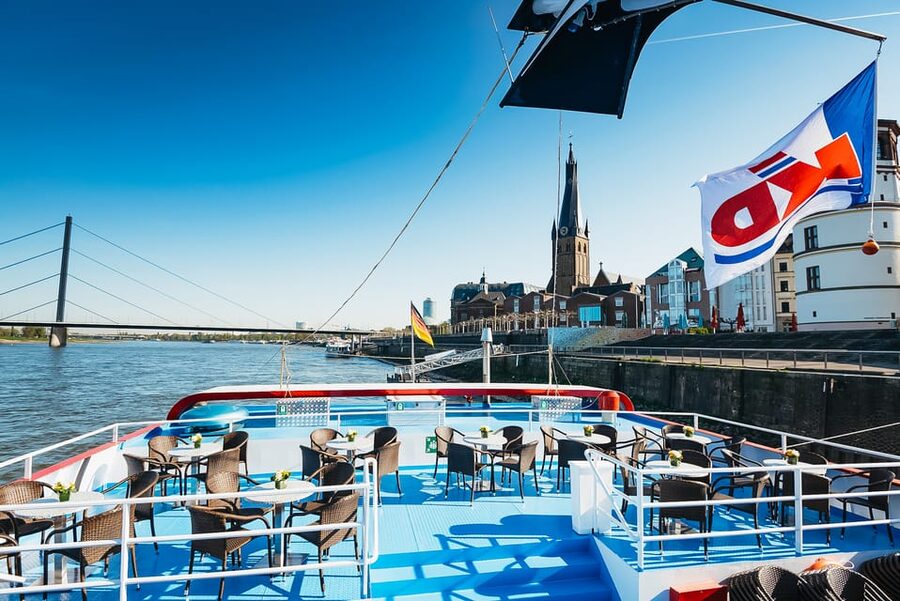 Düsseldorf: City Sightseeing Cruise on the Rhine - Drinks, Snacks, and the Happy-Hour Appeal